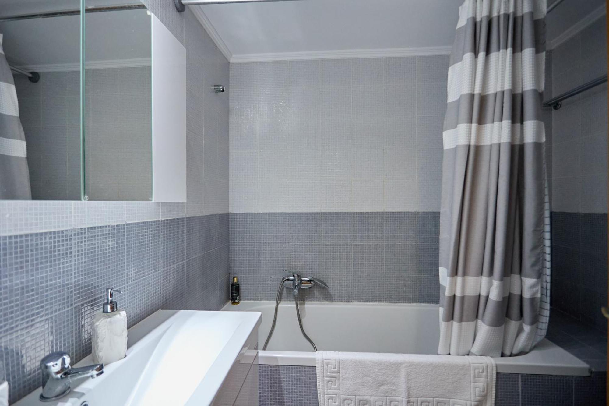 Chios Town Apartment - Heart Of Chios Town With 2 Minute Walk To The Beach Екстер'єр фото